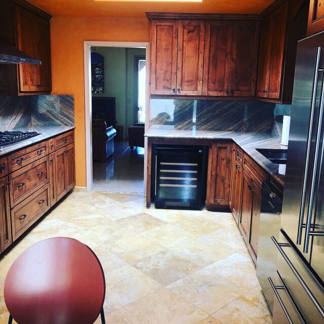 Happy Friday! ✨

Over here at Zuhaus we are in the middle of a very exciting FULL HOME remodel! Make sure you are staying tuned to see the progress along the way and the end results! 

Swipe ➡️ for some before pictures! 

#kitchen #kitchendesign #design  #kitchenrenovation #bathroomdesign #bathroom #homeremodeling #arizona #tucsonaz #progress #homeinspo #dreamhome #contractor